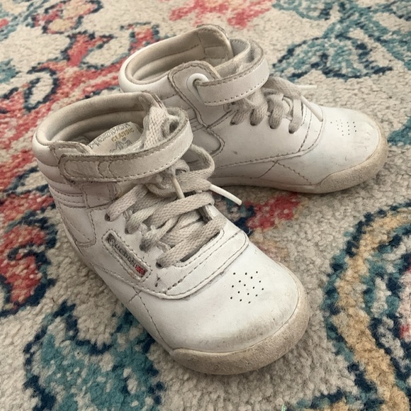 Great Assorted lot of Girls Toddler clothes and shoes!! - Picture 9 of 16